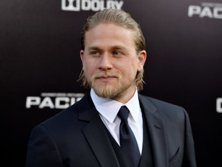 Charlie Hunnam rinuncia al ruolo di Mr Grey in 50 sfumature