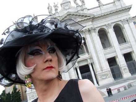 Addio alla Drag Queen La Karl du Pigné - Andrea Berardicurti si è spento a 61 anni