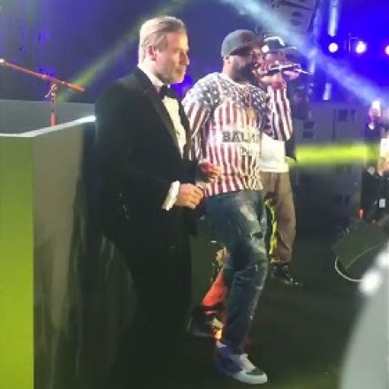 John Travolta balla insieme a 50Cent al Festival di Cannes   