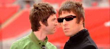 Liam chiama Noel tramite Twitter - Rimettiamo insieme gli Oasis?