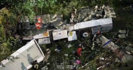 Bus di pellegrini finisce in una scarpata in Irpinia: 38 i morti accertati 