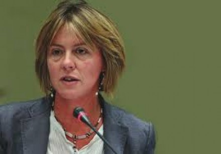 Lorenzin:  stop alle sigarette elettroniche nelle scuole ma non nei luoghi pubblici