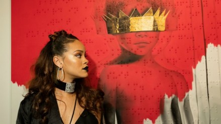 Rihanna firma contratto milionario con Samsung