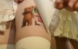 Messaggi promozionali tatuati sulle cosce delle adolescenti: la moda dilaga in Giappone